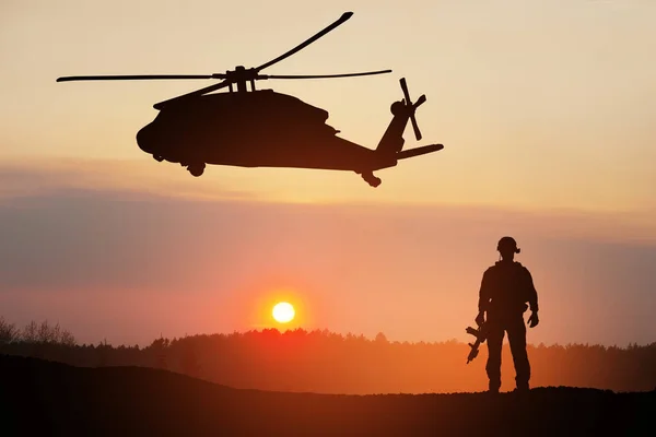 Silhouette Elicottero Soldati Sullo Sfondo Del Tramonto Biglietto Auguri Giorno — Foto Stock