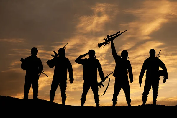 Silhouettes Soldiers Standing Backdrop Sunset Greeting Card Veterans Day Memorial — Stockfoto