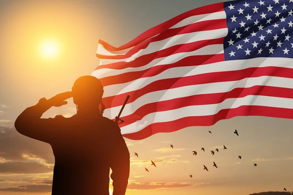 Usa Army Soldier Saluting Nation Flag Background Sunset Sunrise Greeting — Foto Stock