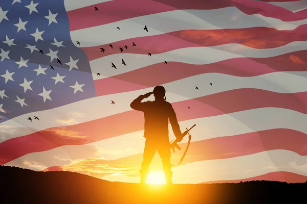 Usa Army Soldier Saluting Background Sunset Sunrise Usa Flag Greeting — Fotografia de Stock