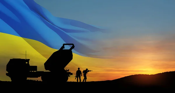 Артилерійська Ракетна Система Спрямована Небо Солдати Заході Сонця Українським Прапором — стокове фото