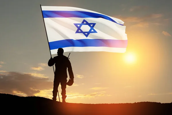 Silhouet Van Soldaat Met Israël Vlag Tegen Zonsopgang Woestijn Concept — Stockfoto