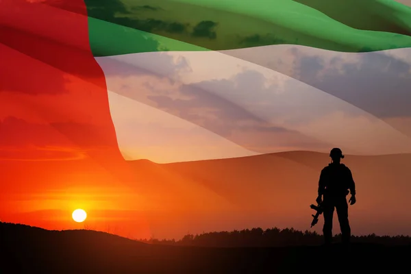 Katona Sziluettje Eae Zászló Hátterében Naplementében Vagy Napfelkeltekor Nemzeti Ünnepek — Stock Fotó