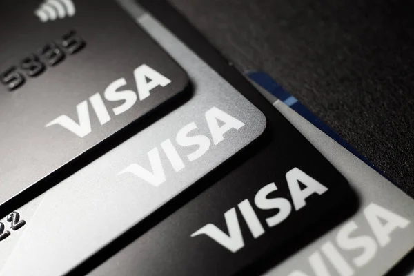Close Visa Credit Cards Placed Dark Background Macro Photo Moscow — Foto Stock
