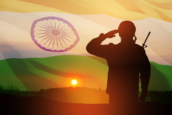Silhouette Soldat Saluant Sur Fond Drapeau Indien Coucher Soleil Lever — Photo