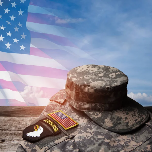 Usa Military Uniform Insignias Old Wooden Table Blue Sky Background — Fotografia de Stock