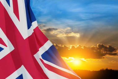 Günbatımı arka planında Birleşik Krallık bayrakları. Mesajınız için arka planda yer alın. 3d oluşturma.