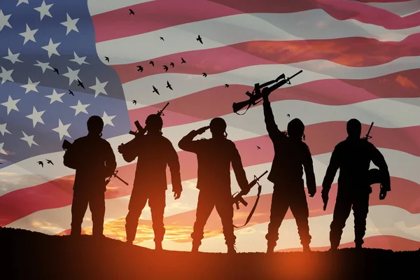 日没や日の出とアメリカの旗を背景に 米軍兵士 退役軍人の日 記念の日 独立記念日の挨拶カード アメリカのお祝い 3Dレンダリング — ストック写真