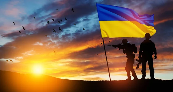 Flagga Ukraina Med Siluett Soldat Mot Soluppgång Eller Solnedgång Begreppet — Stockfoto