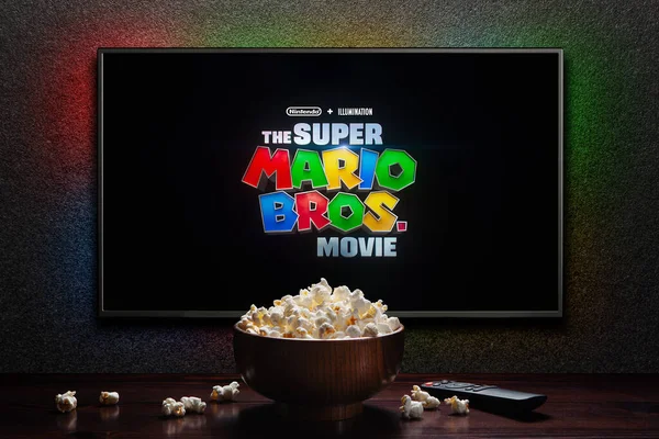 Pantalla Televisión Que Reproduce Tráiler Película Película Super Mario Bros — Foto de Stock