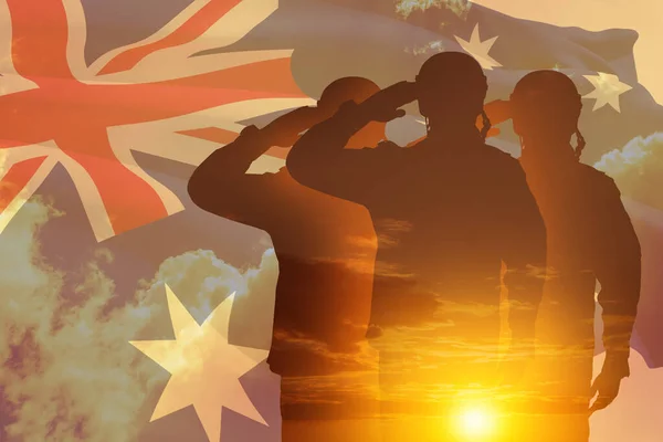 Dupla Expozíció Sziluettek Katonák Naplemente Vagy Napfelkelte Ellen Ausztrália Zászlaja — Stock Fotó