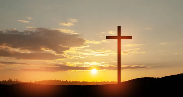 Χριστιανικό Σταυρό Στο Λόφο Έξω Την Ανατολή Του Ηλίου Ανάσταση — Φωτογραφία Αρχείου