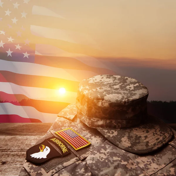 Usa Military Uniform Insignias Old Wooden Table Sunset Sky Background — Fotografia de Stock