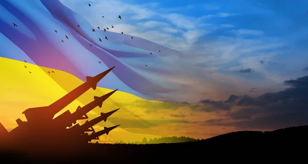 Ракети Спрямовані Небо Під Час Заходу Сонця Українським Прапором Ядерна — стокове фото