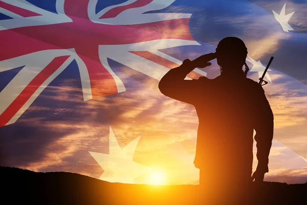 Silhouette Katona Tiszteleg Háttérben Ausztrália Zászló Naplemente Vagy Napkelte Háttér — Stock Fotó