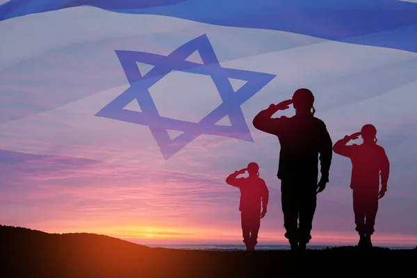 Soldaternas Siluett Saluterar Mot Soluppgången Öknen Och Israels Flagga Begreppet — Stockfoto