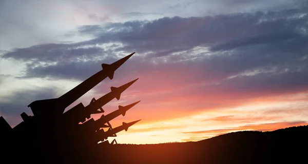Missilerna Riktade Mot Himlen Vid Solnedgången Kärnvapen Kemiska Vapen Missilförsvar — Stockfoto