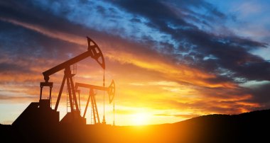 The change in oil prices caused by the war. Oil prices are rising because of the global crisis. Oil drilling derricks at desert oilfield. Crude oil production from the ground. Petroleum production.