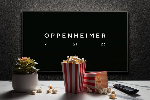 Trailer Filme Oppenheimer Com Controle Remoto Caixas Pipoca Planta Casa — Fotografia de Stock