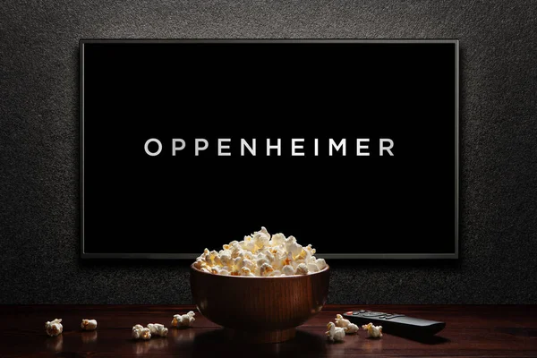 Oppenheimer Trailer Oder Film Fernseher Mit Fernbedienung Und Popcornschale Astana — Stockfoto