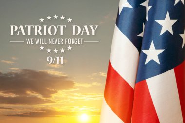 Günbatımı arka planında ABD bayrağı. Terörist saldırıların kurbanları için Ulusal Namaz ve Anma Günü. Vatanseverlik Günü.