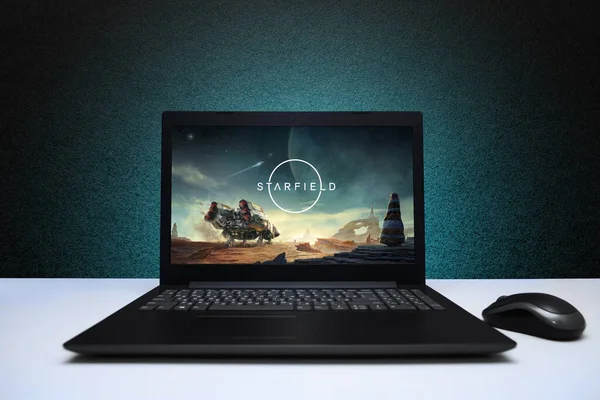 Starfield Spiel Auf Dem Bildschirm Laptop Computer Mit Maus Auf — Stockfoto