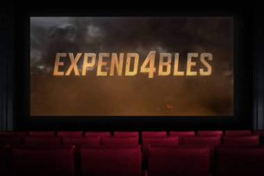 Sinemadaki harcanabilir dört film. Sinemada film izliyordum. Astana, Kazakistan - 8 Eylül 2023.