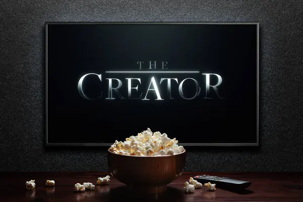 Creator Trailer Film Scherm Met Afstandsbediening Popcorn Kom Astana Kazachstan — Stockfoto