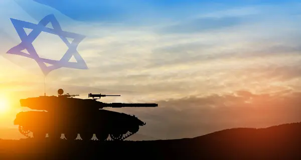 Silhuett Armé Tank Vid Solnedgången Sky Bakgrund Med Israel Flagga — Stockfoto