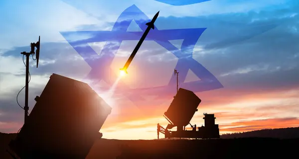 Närbild Israels Iron Dome Luftvärnsrobotar Avfyrar Missilerna Riktade Mot Himlen — Stockfoto