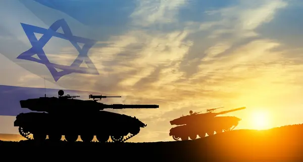 Silhuetter Armé Tankar Vid Solnedgången Sky Bakgrund Med Israel Flagga — Stockfoto