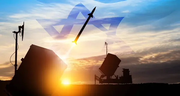 Närbild Israels Iron Dome Luftvärnsrobotar Avfyrar Missilerna Riktade Mot Himlen — Stockfoto