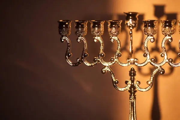 Närbild Hanukkah Menorah Eller Hanukkiah Ljuset Sunen Solnedgången För Judisk — Stockfoto