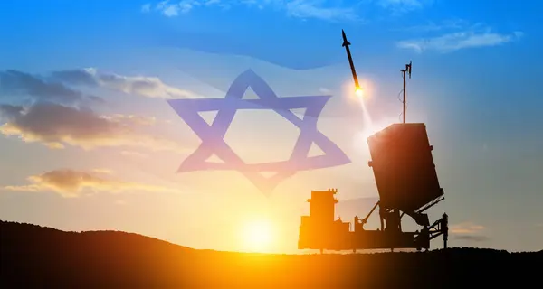 Israels Iron Dome Luftvärnsrobotar Avfyras Missilerna Riktade Mot Himlen Vid — Stockfoto