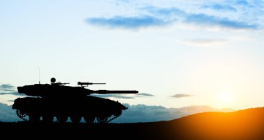 Ordu tankının silueti günbatımında gökyüzü arka planında. Askeri makineler..