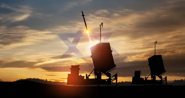Israels Luftabwehrrakete Iron Dome Startet Die Raketen Zielen Bei Sonnenuntergang — Stockfoto