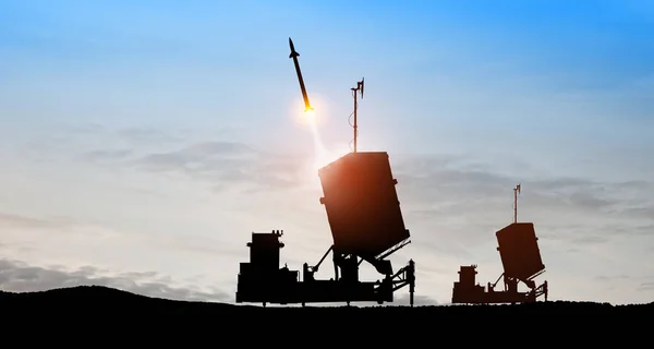 Israels Luftabwehrrakete Iron Dome Startet Die Raketen Zielen Bei Sonnenuntergang — Stockfoto