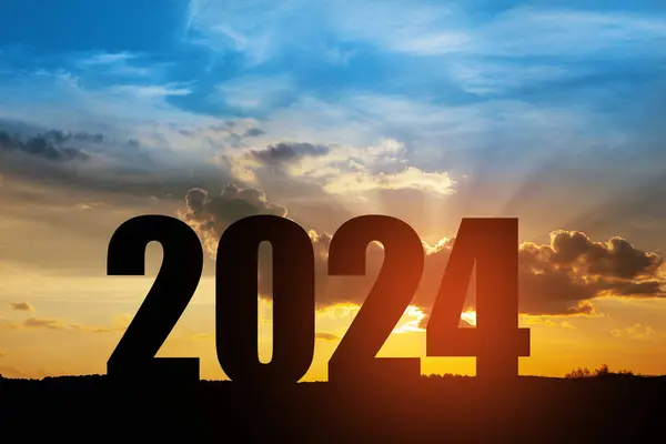 Силуэт 2024 Закатом Неба Горе Число 2024 Абстрактный Фон Концепция Лицензионные Стоковые Изображения