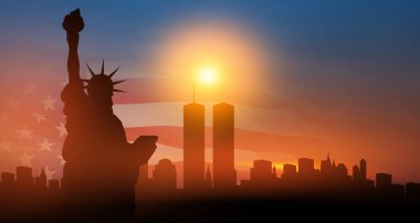 New York silueti, ikiz kuleler ve Amerikan bayrağıyla birlikte gün batımında Özgürlük Heykeli. 09.11.2001 Amerikan Vatanseverlik Günü afişi.