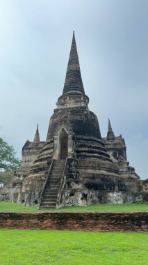 Ayutthaya tarihi parkı, Ayutthaya, Tayland 'daki Wat Phra Si Santhe' nin üç pagoda 'sı. Eski şehirdeki Budist tapınağının manzaralı kalıntıları..