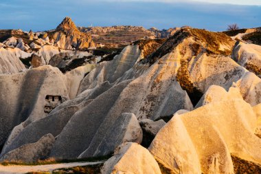 Goreme 'in etrafındaki Rose Valley. Anadolu Platosu. Kapadokya. Hindi. Kaya oluşumları