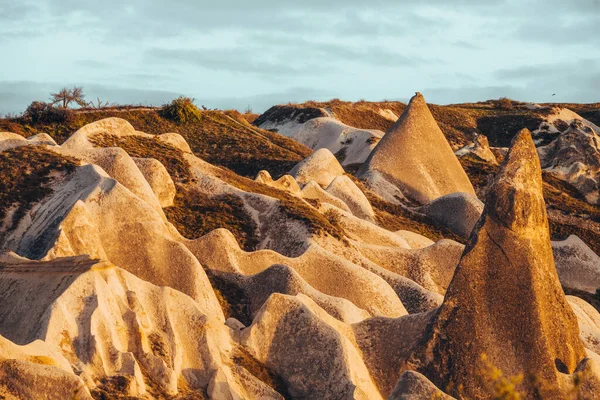 주변의 아나톨리아 카파도 바위의 — 스톡 사진