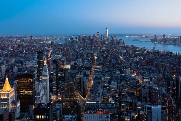 Niesamowity Widok Lotu Ptaka Manhattan Niebieskiej Godzinie Nowy Jork — Zdjęcie stockowe