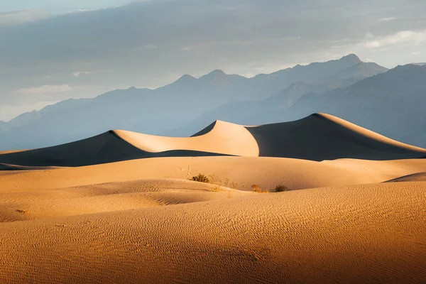 พระอาท Mesquite Flat Sand Dunes Death Valley National Park California — ภาพถ่ายสต็อก