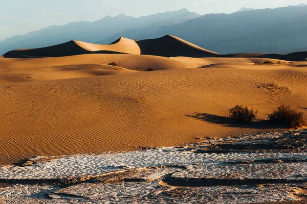 Sunrise Mesquite Flat Sand Dunes Death Valley Kansallispuisto Kalifornia Yhdysvallat — kuvapankkivalokuva