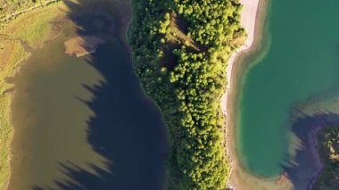 Direk olarak Azores Adaları, Portekiz 'deki Lagoa do Fogo' nun üstünde. Yüksek kalite 4k görüntü