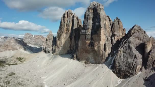Tre Cime Lavaredoのドローン空撮 イタリアのドロマイトアルプス — ストック動画