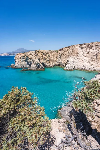 Csodálatos Fehér Sziklák Kristálytiszta Víz Milos Island Kerékpárok Görögország — Stock Fotó