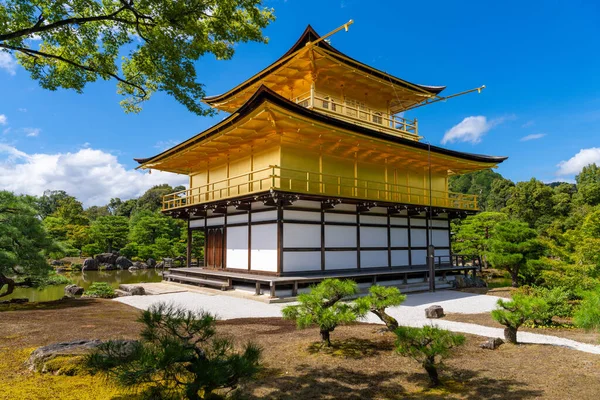 Golden Pavilion Kinkakuji Temppeli Kiotossa Japanissa Kirkkaat Värit — kuvapankkivalokuva