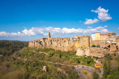 İtalya 'nın ortaçağ şehri Pitigliano, Toskana' nın güzel manzarası.
